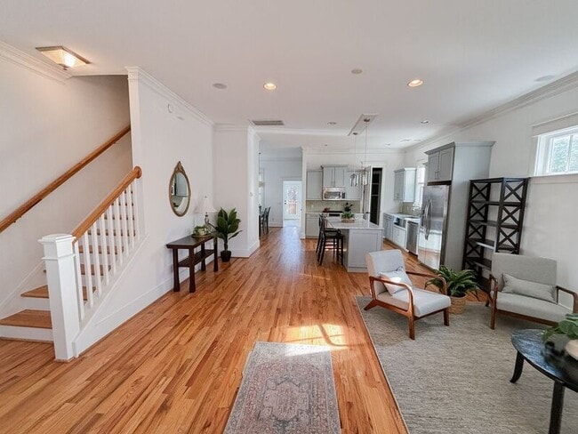 Foto del edificio - 1051 Phillips Park Dr