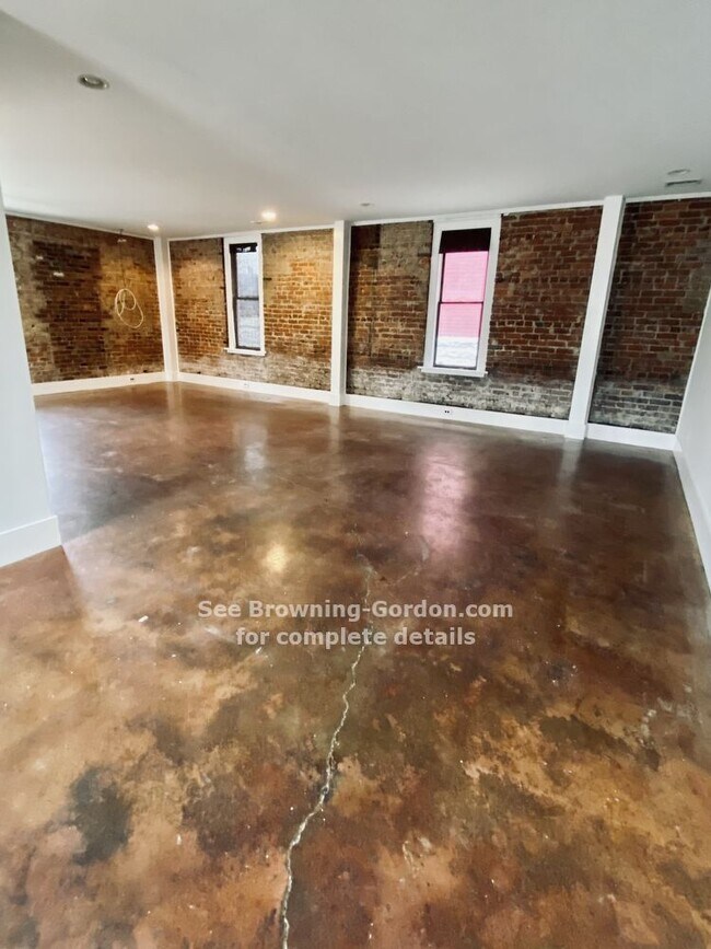Building Photo - 1403 Tremont Ave