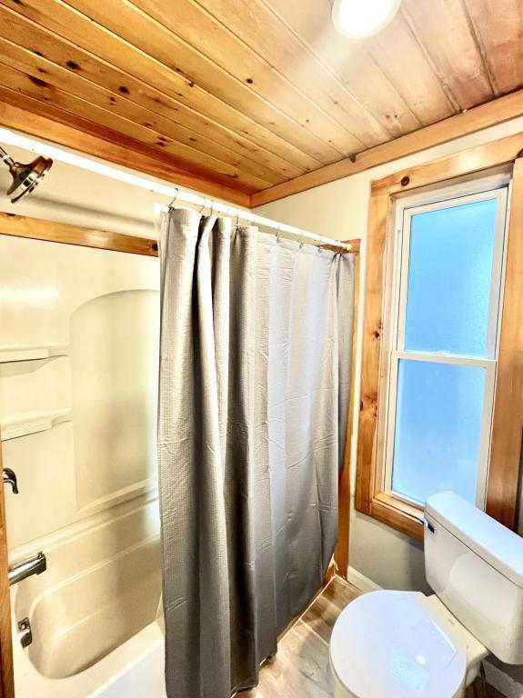 Building Photo - 153 Horton St