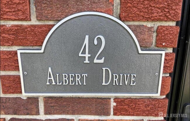 Foto del edificio - 42 Albert Dr