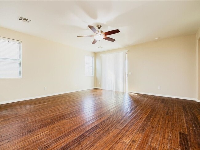 Building Photo - 4 bedroom, 2 bath, 2 car garage