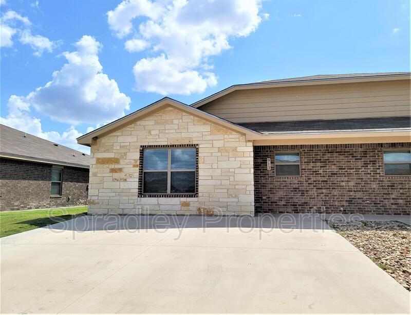 913 Laila Ln, Belton, TX 76513 Condo for Rent in Belton, TX