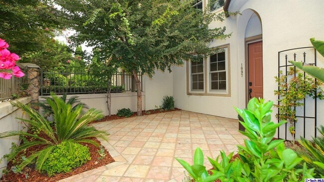 Building Photo - 1097 Rosewalk Way