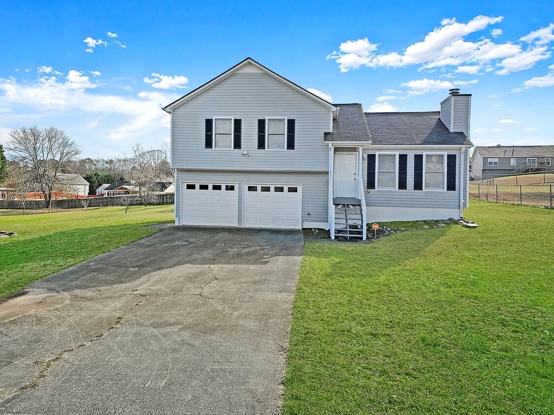 Foto principal - Charming 3 Bed, 2 Bath Home in Douglasvill...