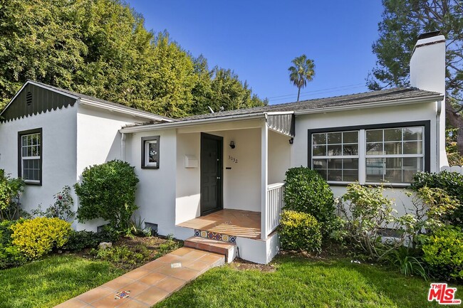 Building Photo - 3032 Oakhurst Ave