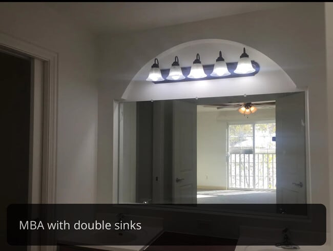 Foto del edificio - 2720 Hidden Dr