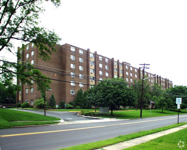 Cambridge Hall Condominiums