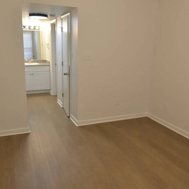 Whitney Manor 1117 Whitney Ave Gretna, LA Apartments for Rent in