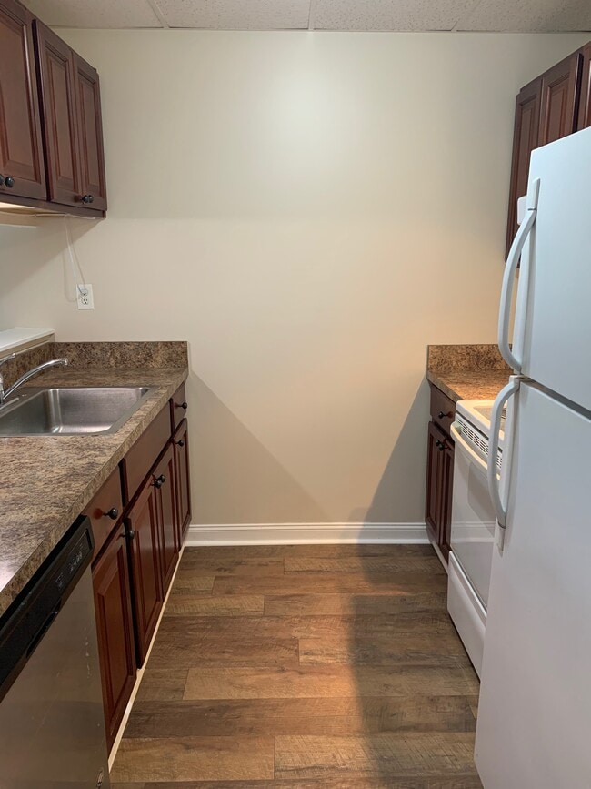 38325 North Ln Unit H104, Willoughby, OH 44094 Condo for Rent in