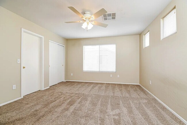 Foto del edificio - 4282 E Baylor Ln