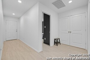 Foto del edificio - 5631 Mount Helen Dr