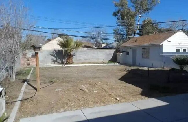 Building Photo - 1305 Griffith Ave