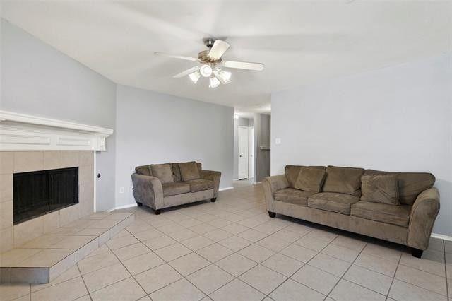 Foto del edificio - 9913 Laurel Cherry Dr