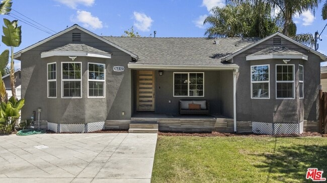 Building Photo - 6712 Cedros Ave