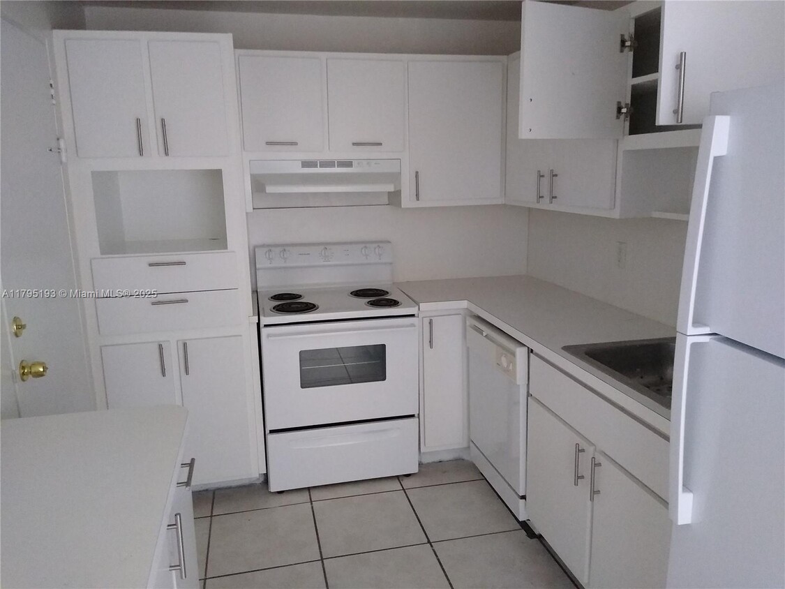 Foto del edificio - 353 W 47th St