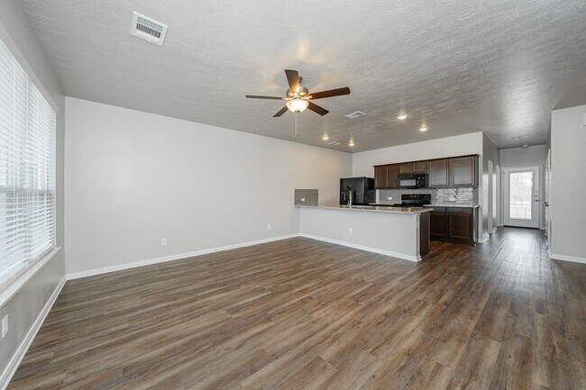 Building Photo - Spacious Townhome Available Now!