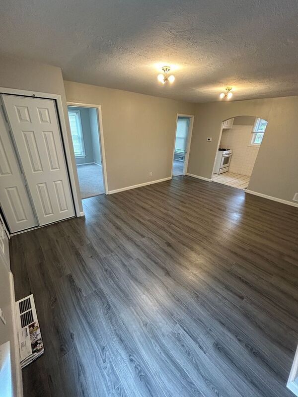 Building Photo - 221 La Motte Ln
