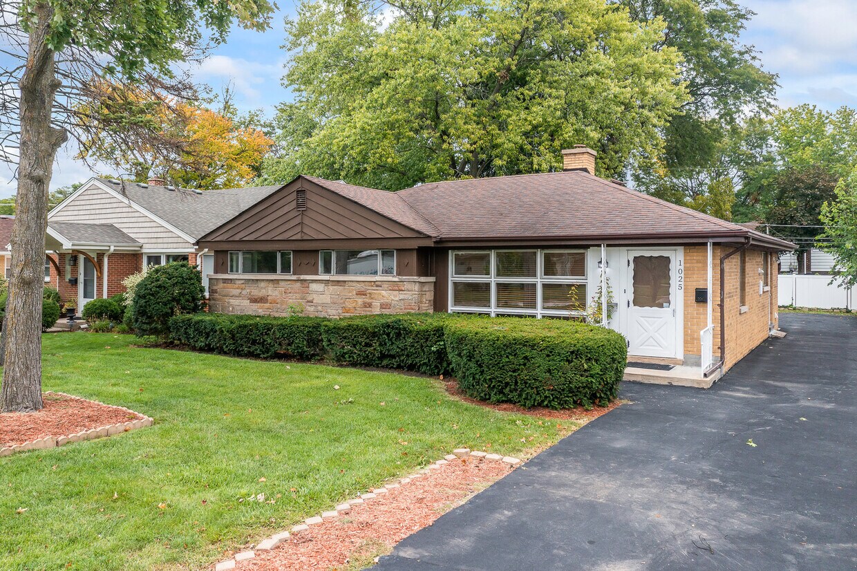Primary Photo - 1025 N Dee Rd
