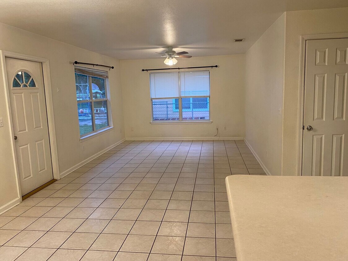 Building Photo - Duplex for rent