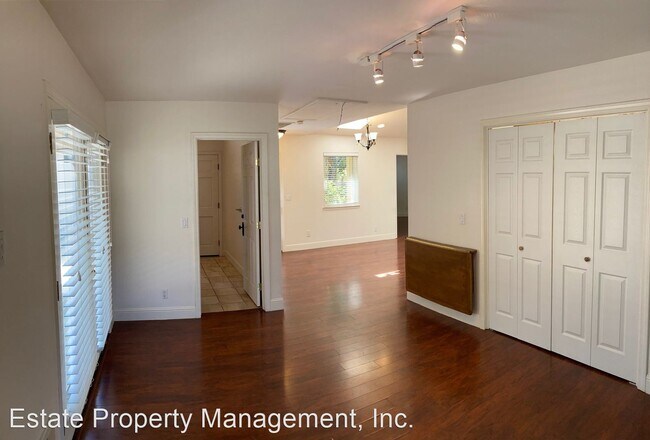 Building Photo - 1 br, 1 bath House - 1270 Foxenwood Dr.