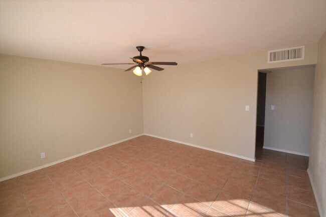 Building Photo - 3438 W Rosewood Ave