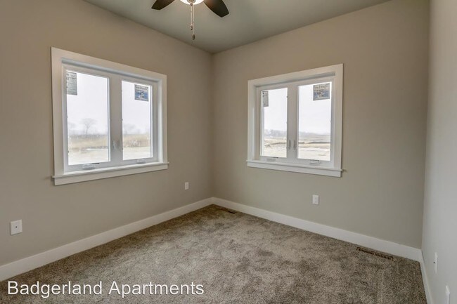 Building Photo - 705 Vineyard Dr