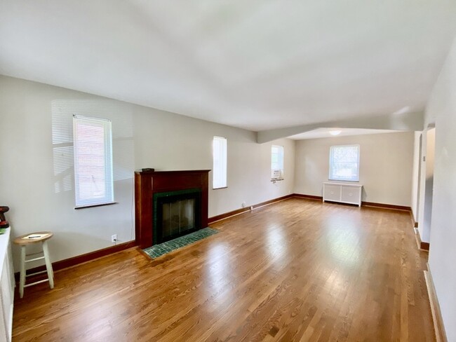 Foto del edificio - Beautifully Remodeled Northside Bungalow!