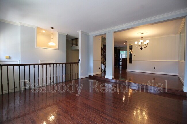 Foto del edificio - 8027 Merry Oaks Ct
