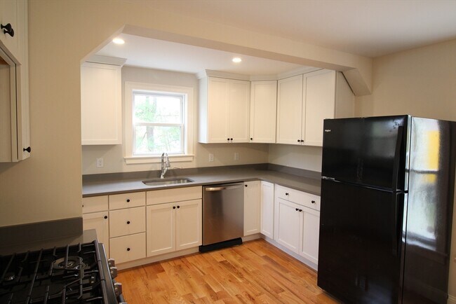 Foto del edificio - 206 Riverneck Rd