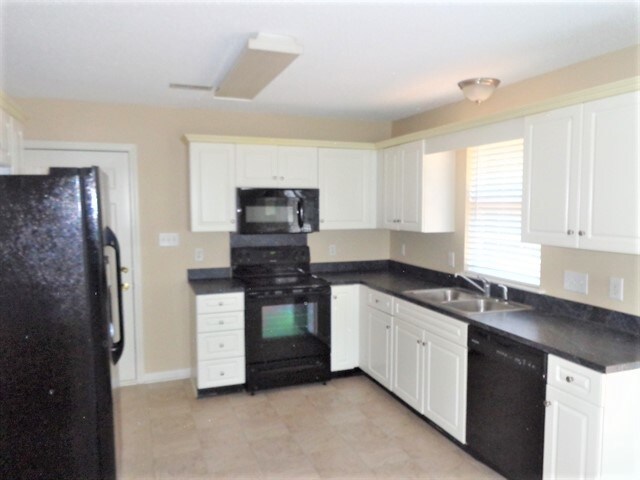 Building Photo - 15010 Ashlight Drive