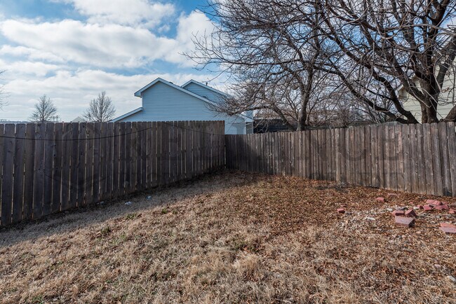 Building Photo - 1417 S Goebel Cir