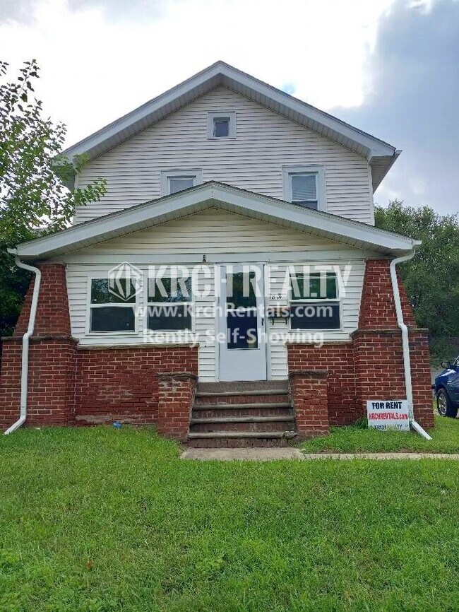 Building Photo - Four Bedroom Two Bathroom and small game r...