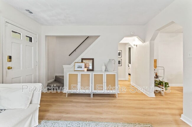 Building Photo - 2800 Keller Ave