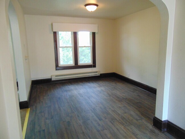 Building Photo - 818 Cherry St