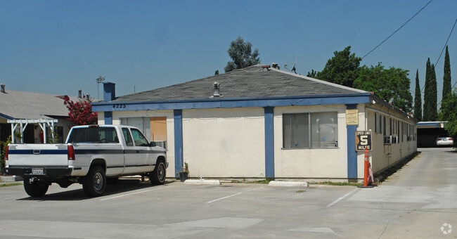 Building Photo - 4225 Tyler Ave
