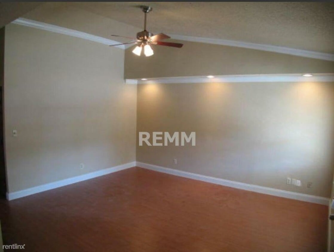 Building Photo - 2 br, 2 bath Townhome - 455 Hemlock Street
