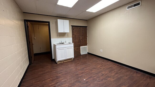 Building Photo - 1324 N Wentz St