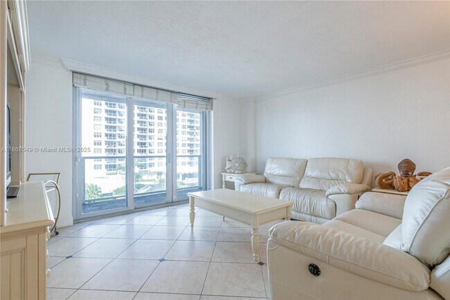 Foto del edificio - 5701 Collins Ave