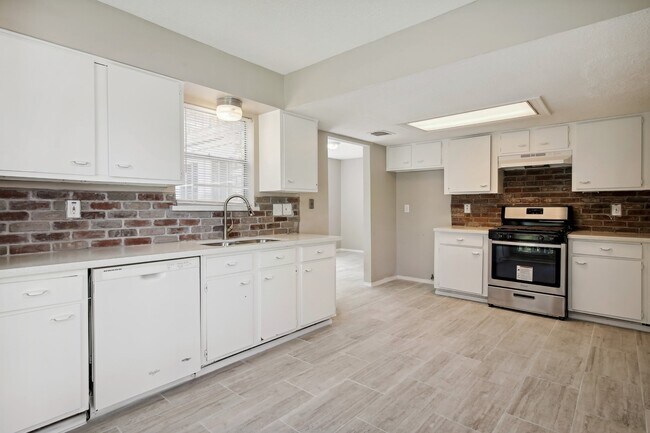 Foto del edificio - 9414 Crystal Cove Cir
