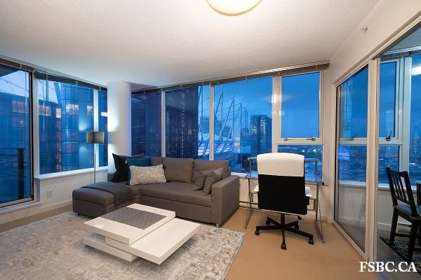 Building Photo - 33 Smithe St