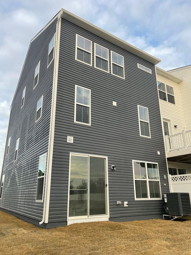 Building Photo - Brand New 3 Bedroom Townhouse for Rent in ...