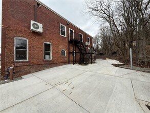 Building Photo - 260 Oak Ave