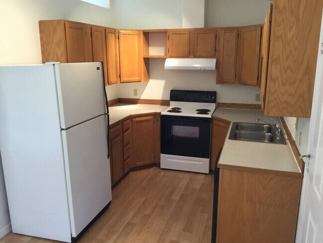 Foto del edificio - 2 Bedroom Duplex in Churchill Neighborhood
