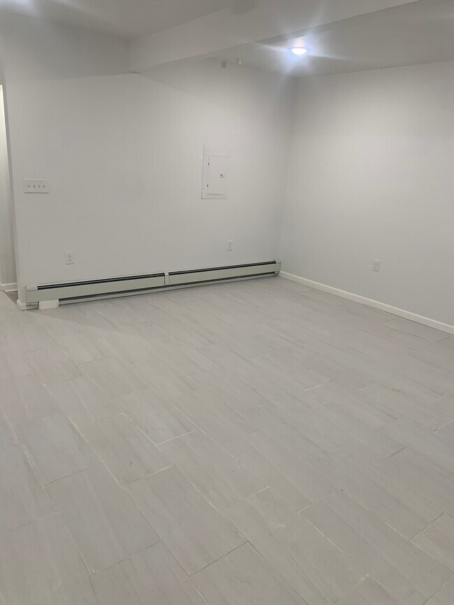 Living room - 543 28th St