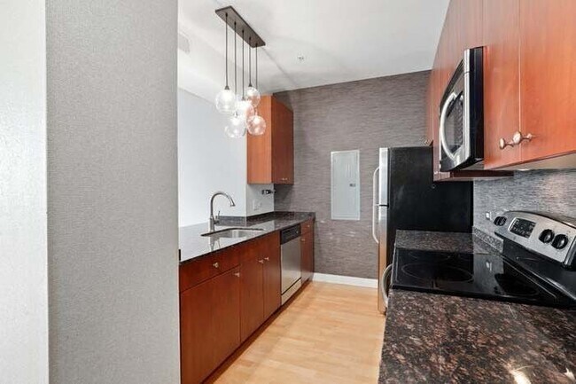 Foto del edificio - 565 W Quincy St