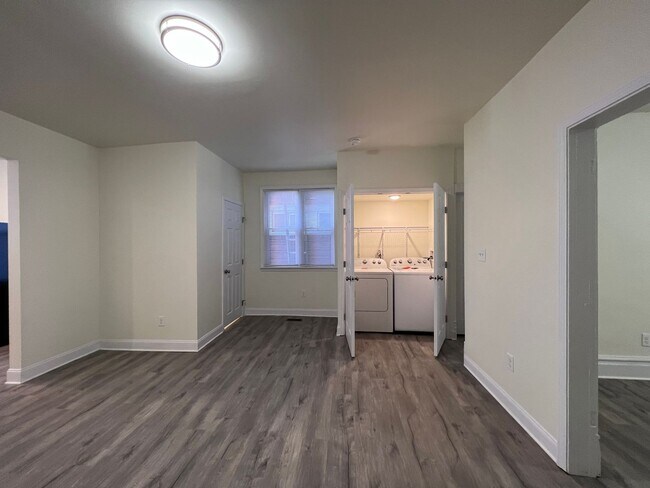Foto del edificio - Updated 3BR 1.5 Bath House plus off street parking spot