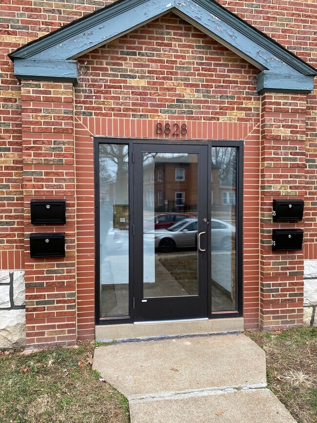 Foto del edificio - 8828 Riverview Blvd
