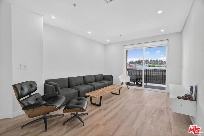 Foto del edificio - 360 W Ave 26