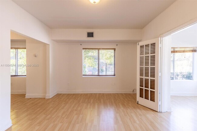 Foto del edificio - 86 NE 50th Terrace