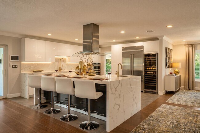 Foto del edificio - 5841 Bayview Dr